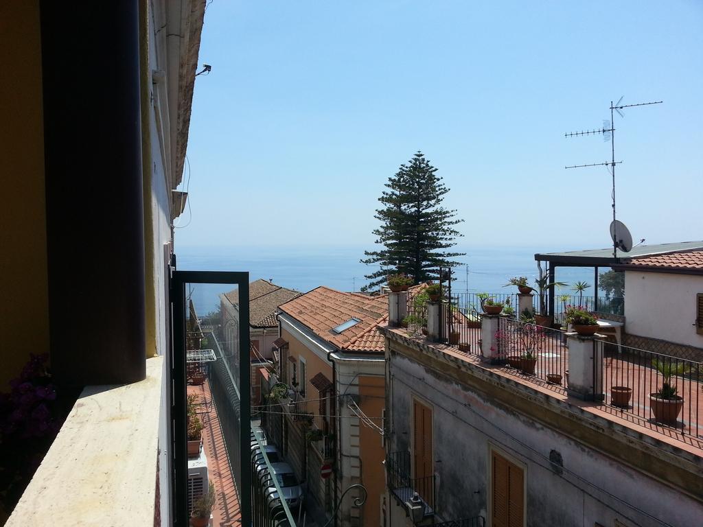 La Via Del Mare - Acireale Centro Storico Apartment Room photo